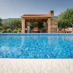 Lola - Privacy, Pool & View Вилла Каштела