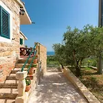 Lola - Privacy, Pool & View *