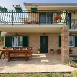 Вилла Lola - Privacy, Pool & View Каштела