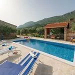 Lola - Privacy, Pool & View Вилла