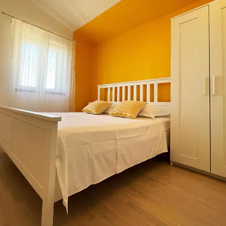 Lola - Privacy, Pool & View Kaštela