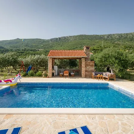 Lola - Privacy, Pool & View