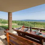 Lola - Privacy, Pool & View Kaštela