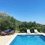 Lola - Privacy, Pool & View Βίλα