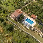 Lola - Privacy, Pool & View *