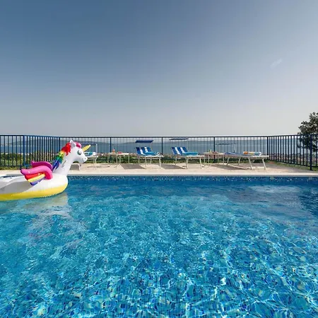 Lola - Privacy, Pool & View 빌라 *