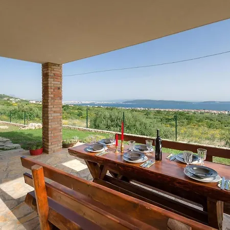 Lola - Privacy, Pool & View Kaštela