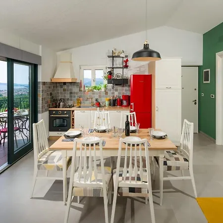 Lola - Privacy, Pool & View Villa *