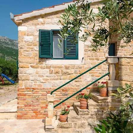 Lola - Privacy, Pool & View Villa *