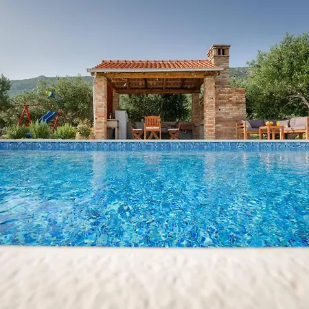 Lola - Privacy, Pool & View 빌라 Kaštela