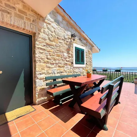 Lola - Privacy, Pool & View * Kaštela