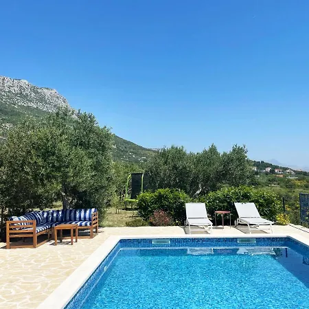 Lola - Privacy, Pool & View Villa