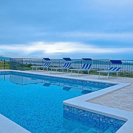 Villa Lola - Privacy, Pool & View Kaštela
