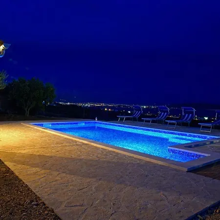 Lola - Privacy, Pool & View * Kaštela
