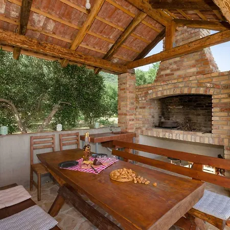Lola - Privacy, Pool & View * Kaštela