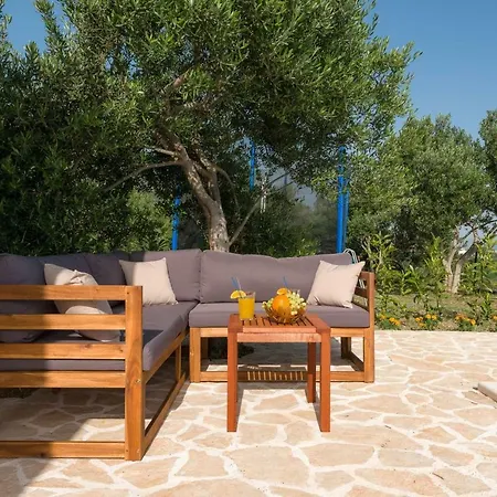 Lola - Privacy, Pool & View Kaštela