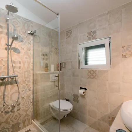 Lola - Privacy, Pool & View * Kaštela